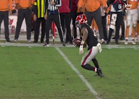 Bijan Robinson's juke-move arsenal is off the charts on 21-yard catch and run