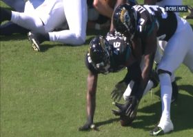 Foyesade Oluokun recovers Titans' muffed snap for Jaguars' takeaway