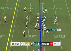 Dorian Singer spins out of tackle for big catch and run