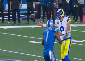 Stafford flips trademark no-look throw to Davis Allen