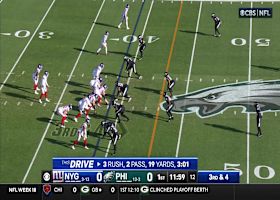 Tyrone Tracy's 9-yard tote helps Giants convert third down vs. Eagles