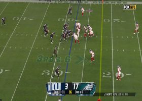 Hurts' 18-yard sideline connection with Smith gets PHI into red zone