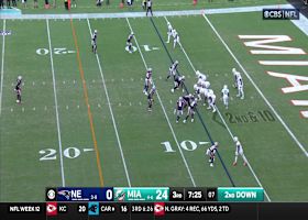 Jaylen Wright avoids initial contact to run for the first down vs. Patriots