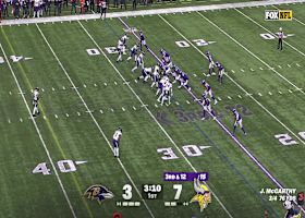 Double pass! McCarthy and Jefferson play catch from sideline to sideline on trick play