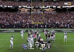 Daniel Carlson drills a 29-yard field goal to extend Raiders lead 20-3 vs. Titans