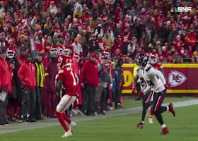 Mahomes floats a 22-yard spiral to Xavier Worthy for access to Texans' territory