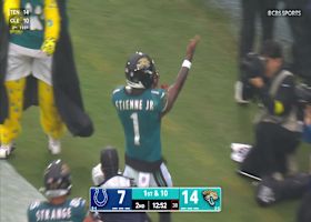 Etienne displays electric speed on 28-yard TD burst