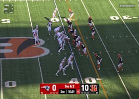 Drake Maye's third-down dart finds Hunter Henry for 12 yards