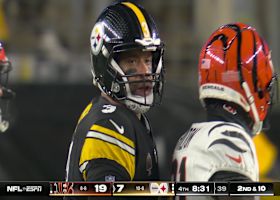 Wilson turns bobbled snap into 12-yard scamper