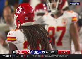 Kareem Hunt's 17-yard burst gets Chiefs into Bills territory in fourth quarter