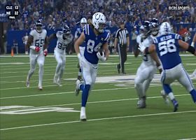 Tyler Warren takes tight end screen for 20-yard gain vs. Titans