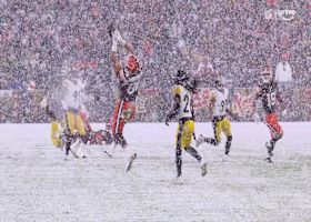 Blake Whiteheart juggles 29-yard high-point pass in the snow