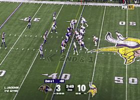 Keaton Mitchell bursts through Vikes' D for 22 yards