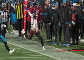 Baker Mayfield steps up and scrambles for 10-yard rush