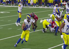 Parkinson weaves through defenders on 14-yard screen reception