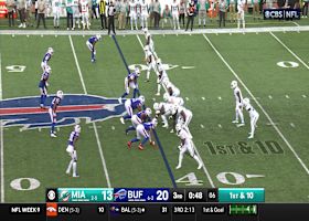 Tyreek Hill activates turbo boost after catch for 27-yard gain into Bills territory