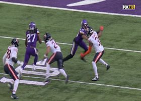 Jordan Mason scores Vikings first TD vs. Bears to close score to 16-10