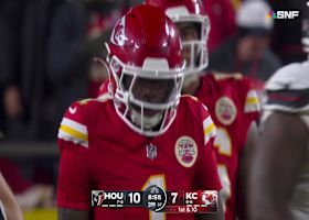 Mahomes connects with Xavier Worthy on 23-yard laser
