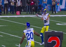 Stafford's no-look pass yields 17-yard pickup for Ronnie Rivers