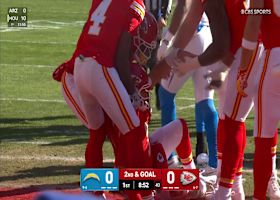 Mahomes' diving TD opens scoring in Chargers-Chiefs
