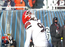 Alex Wright fourth-downs sack on Caleb Williams forces turnover on downs to start second half