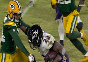 Henry's MONSTER stiff arm sends Valentine backpedaling on 9-yard gain