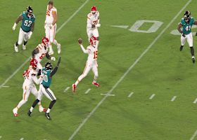 Mahomes' jump-pass delivery results in 24-yard completion to Thornton