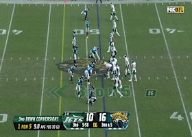 Davante Adams outraces defender on 43-yard catch and run