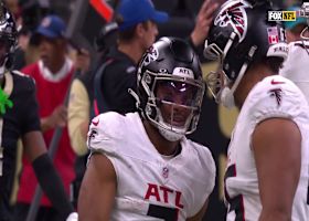 Bijan Robinson takes pass for 32-yard gain vs. Saints