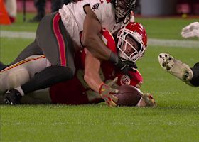 Bucs' defense halts Chiefs' drive with Kelce fumble in fourth quarter