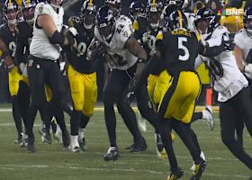 Derrick Henry tears through Steelers defense for 21 yards