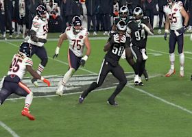 Jalyx Hunt tips Caleb Williams' pass to himself for INT on screen-pass play