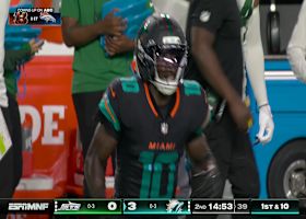 Tua to Tyreek: Tua finds Tyreek Hill for a 28-yard gain