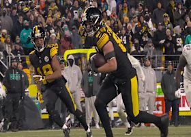 Rodgers connects with Pat Freiermuth up the seam for 16-yard gain on third down