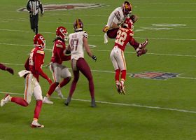 Mariota's hurdle attempt vs. McDuffie doesn't go as planned