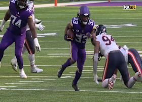 Aaron Jones finds opening in middle of field for 14-yard run