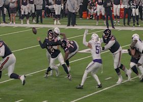 Greenard wallops Williams for a strip-sack fumble