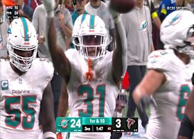 Ollie Gordon II breaks a 13-yard run vs. Falcons