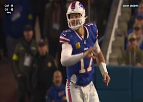 Josh Allen's backhanded flip pass to Hawes yields 18-yard gain vs. Chiefs