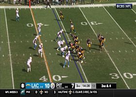 Najee Harris delivers a mean stiff-arm to Chargers defender on third-quarter rush attempt