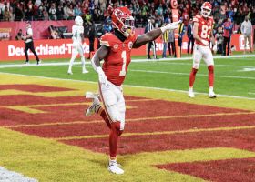 Mahomes' 17-yard TD to McKinnon boosts Chiefs' lead to 13-0