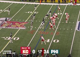 Mahomes' back-handed improv flip pass hits Kelce for 13-yard gain