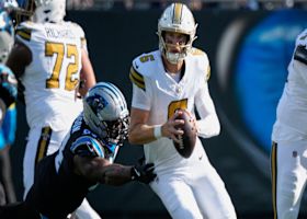 Can't-Miss Play: 52-yard gain! Shough shakes off would-be tacklers on ad-libbed pass pickup