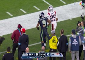 Kenneth Walker III carves the Patriots defense for a cheeky 20-yard catch and run