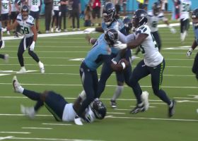 Seahawks' defense swarms Willis on third-down sack