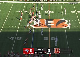 Flacco's third-down throw finds Gesicki for a first down