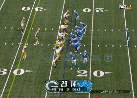Jameson Williams goes on a 38-yard spinning catch and run