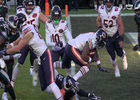 D'Andre Swift delivers NFL's first TD of Black Friday 2025