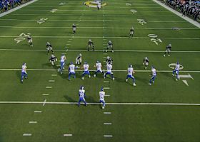 Stoops holds onto 15-yard dot from Bennett through contact