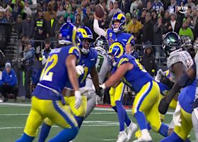 Stafford's no-look TD pass to Puka extends Rams' lead to 29-14